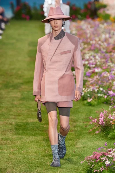 Look 30